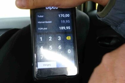 Kadın yolcu ile taksicinin hizmet bedeli tartışması: “Haram olsun” diyerek araçtan indi
