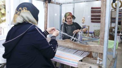 Mersin Büyükşehir Belediyesi'nin Tömük Kadın ve Çocuk Atölyesi, kadınlara mesleki