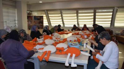 Gaziantep'te kadınlar, lösemili çocuklar için organik iplerden oyuncaklar ve elbiseler