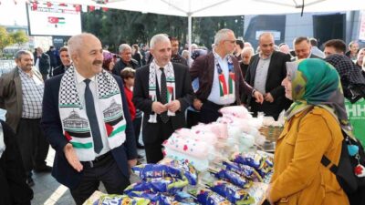 Gebze'de düzenlenen "Filistin’e Destek Panayırı" kadınların el emeği ürünlerini satışa