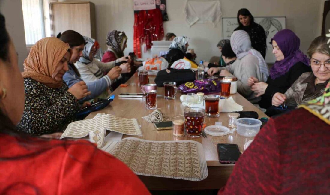 Diyarbakır’da Kadınların Yetenekleriyle Hazırlanan Tel Kırma Ürünleri İlgi Odağı Oluyor Diyarbakır'da Kayapınar Aile Destek Merkezi-2, kadınların oluşturduğu tel kırma şal
