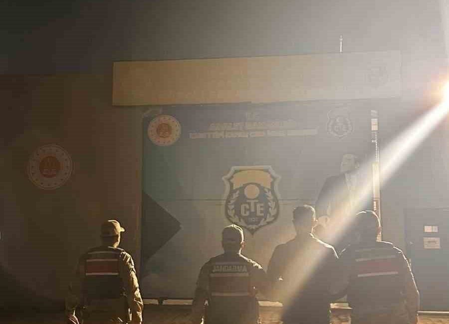 Kağızman'da, sahte banka kartı suçundan 7 yıl hapis cezası bulunan