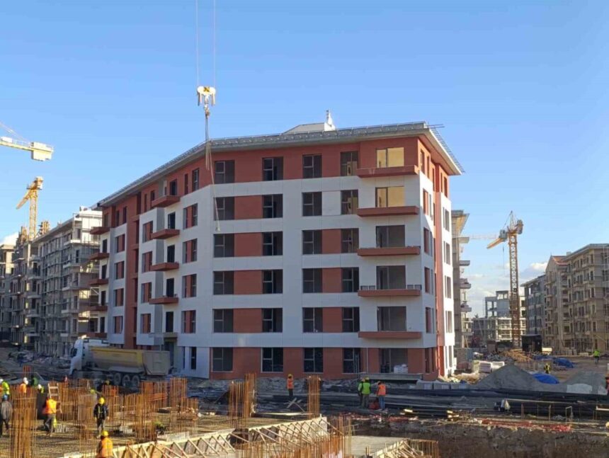 Kahramanmaraş’ta deprem konutları inşaatında son aşamaya gelindi, teslimatlar başlayacak.