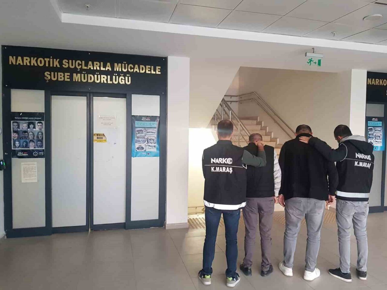 Kahramanmaraş'ta gerçekleştirilen uyuşturucu operasyonunda, emniyet güçleri 3 kişiyi tutukladı. Aramalarda