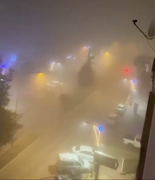 Adıyaman’ın Kahta ilçesinde sabah saatlerinde yoğun sis, günlük yaşamı olumsuz