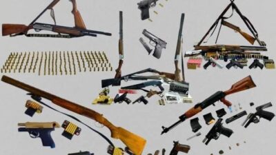 Denizli'nin Kale ilçesinde gerçekleştirilen operasyonlarda çeşitli silah ve malzemeler ele