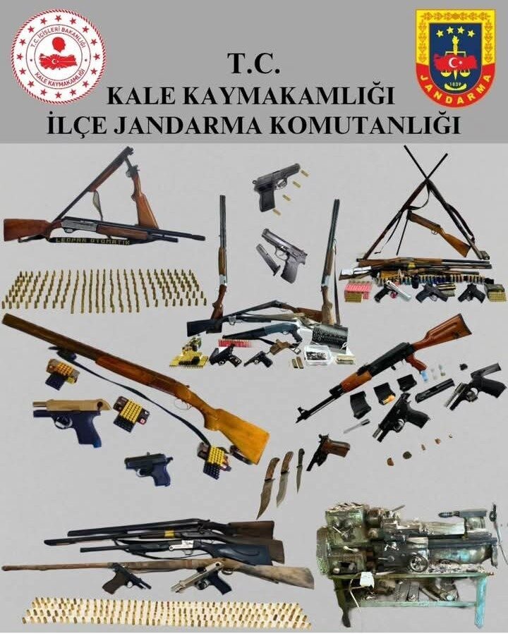 Denizli'nin Kale ilçesinde gerçekleştirilen operasyonlarda çeşitli silah ve malzemeler ele