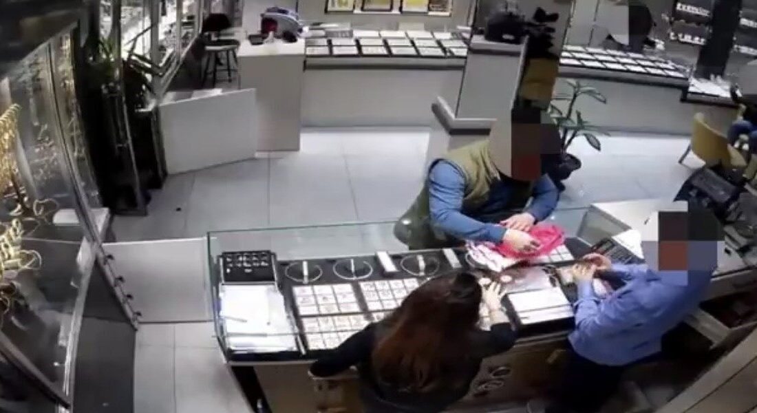 Mudanya’da 4 Milyon TL Değerindeki Altın Hırsızlığı, Jandarmanın Nefes Kesen Takibiyle Aydınlatıldı Bursa’nın Mudanya ilçesinde 4 milyon TL değerinde altın ve ziynet