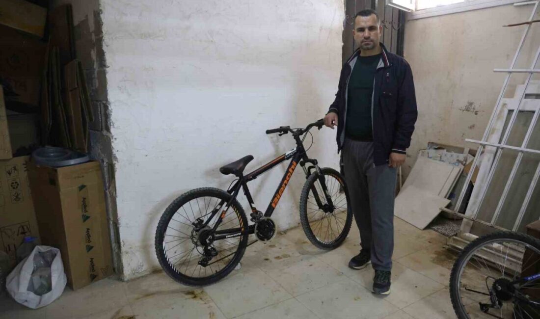 Hatay'ın Antakya ilçesinde bodrum katında bisiklet çalan hırsız, güvenlik kameralarına