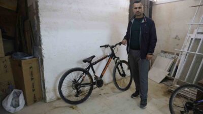 Hatay'ın Antakya ilçesinde bodrum katında bisiklet çalan hırsız, güvenlik kameralarına