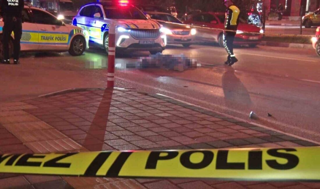 Antalya'nın Muratpaşa ilçesinde 17 yaşındaki Batuhan Çakmak, motosikletinin bir kamyonla