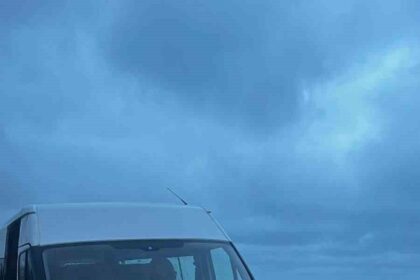 Kamyona çarpan servis aracındaki 3 öğrenci yaralandı