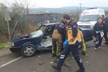 Orhangazi’de Trafik Kazası: Otomobil Sürücüsü Hastaneye Kaldırıldı