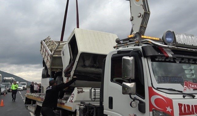 Muğla'nın Milas-Bodrum Karayolu'nda bir yolcu otobüsü, ilerleyen bir kamyonete arkadan