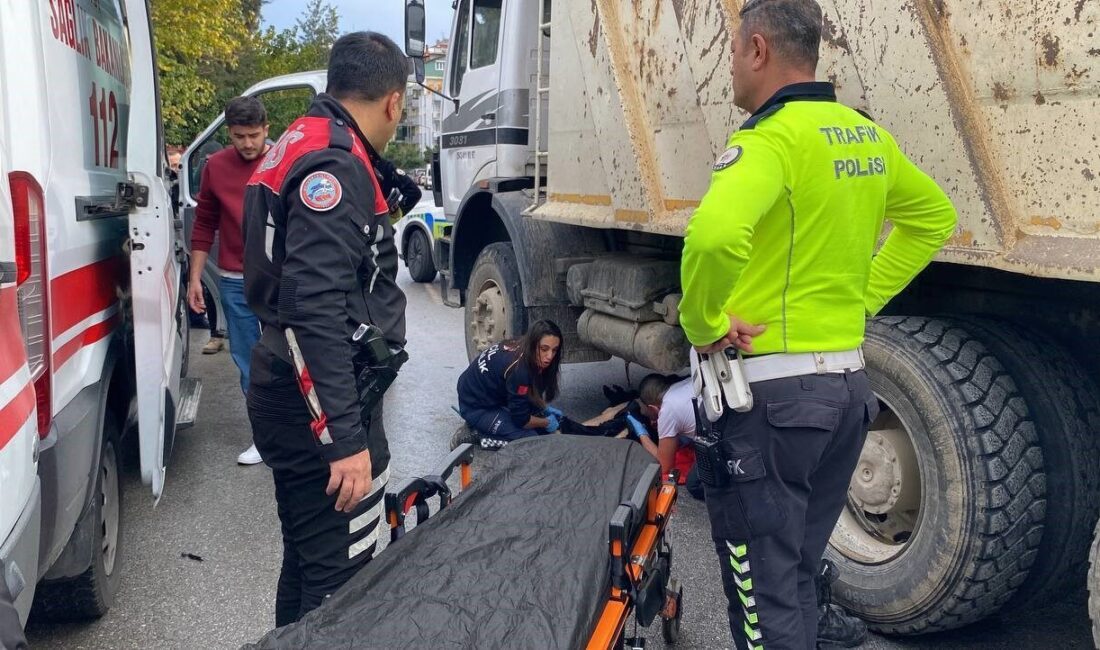 Aydın'ın Efeler ilçesinde motosikletli kurye A.D.T., hafriyat kamyonu ile çarpışarak