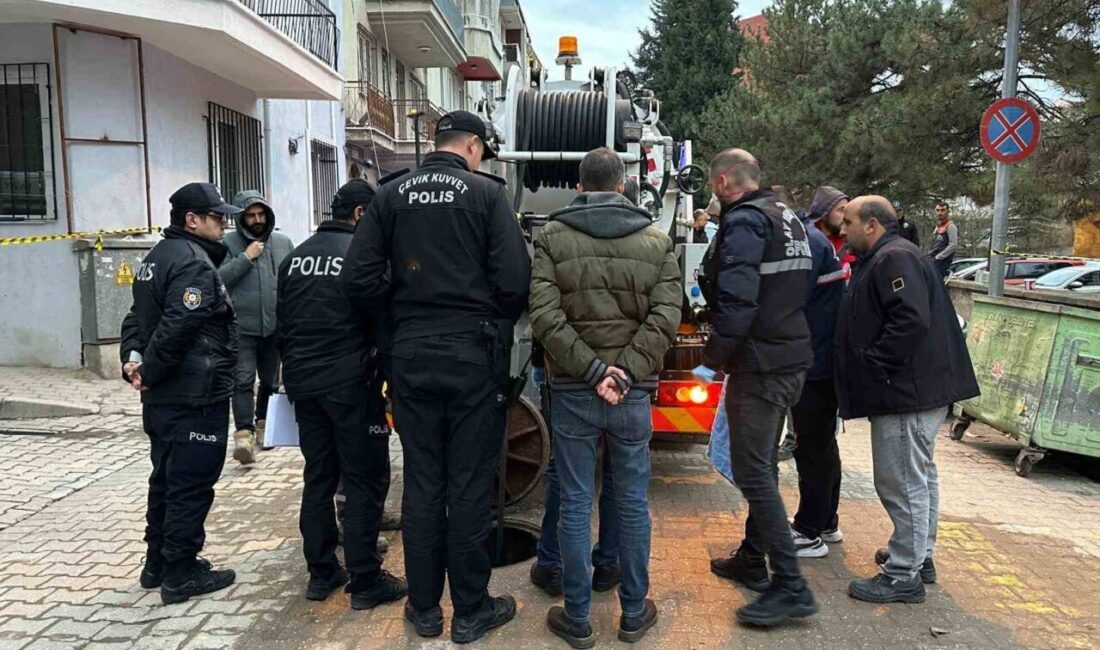 Uşak'ta, Ünalan Mahallesi'nde kanalizasyonda yapılan çalışmalarda cenin bulundu. Belediye ekipleri