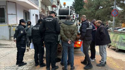 Uşak'ta, Ünalan Mahallesi'nde kanalizasyonda yapılan çalışmalarda cenin bulundu. Belediye ekipleri