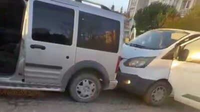 Tekirdağ'ın Kapaklı ilçesinde Bülent Ecevit Caddesi'nde gerçekleşen zincirleme trafik kazasında