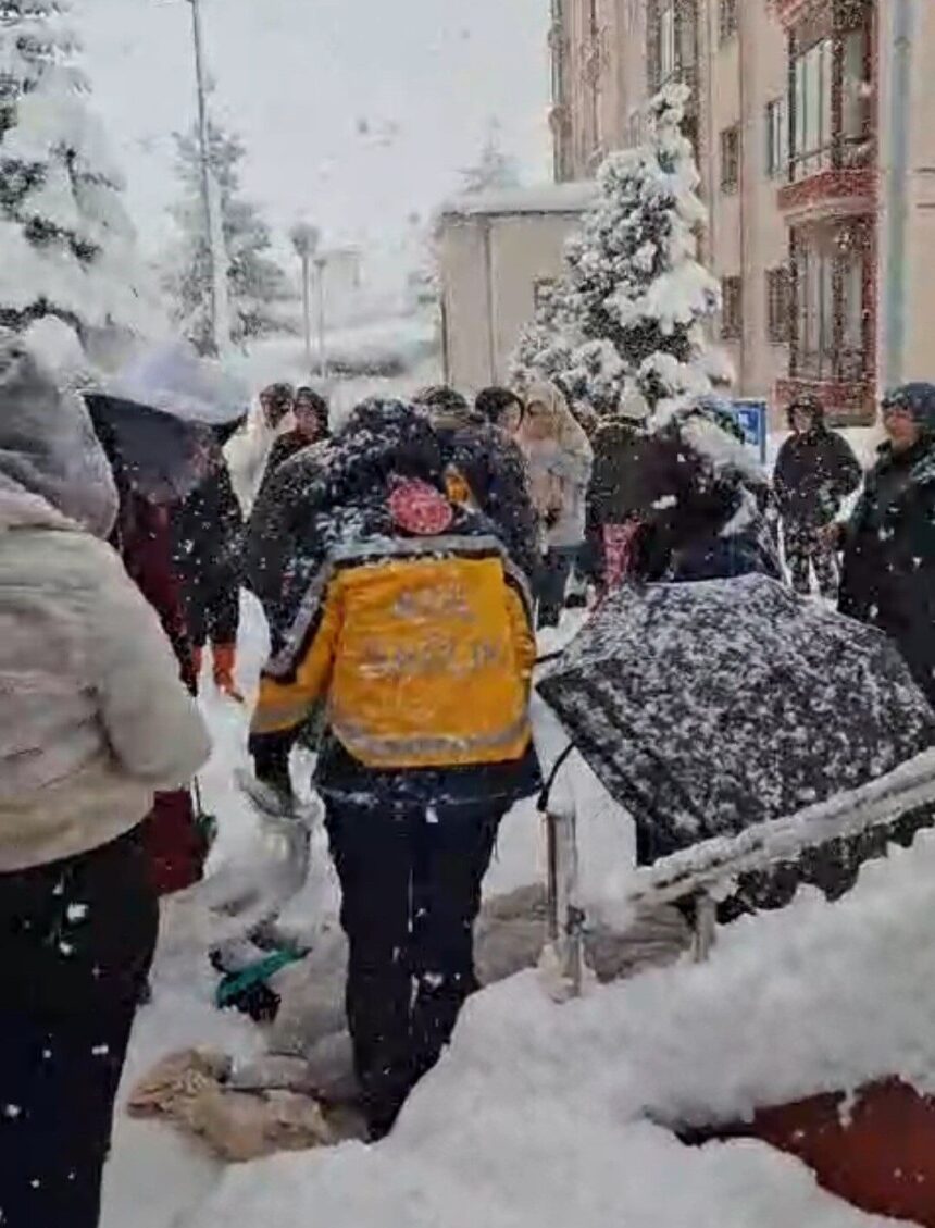 Yenice’de Kız Yurdunun Merdiveninde Kayarak Yaralanan Öğrenci Hastaneye Kaldırıldı