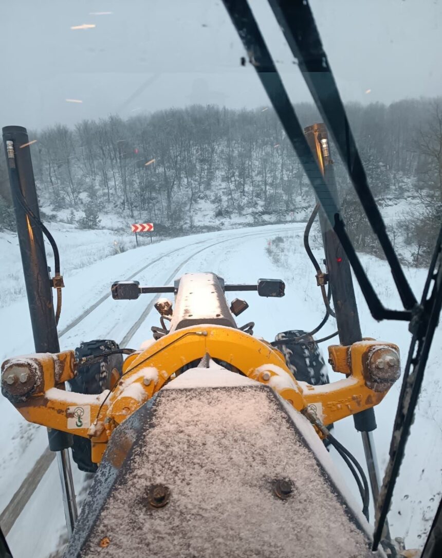 Bilecik’te Kar Yağışıyla Mücadele Eden İl Özel İdaresi Ekipleri Görev Başında