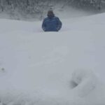 Karabük-Bartın kara yolunda kar kalınlığı 1,5 metreyi geçince ulaşımda aksama yaşanıyor.