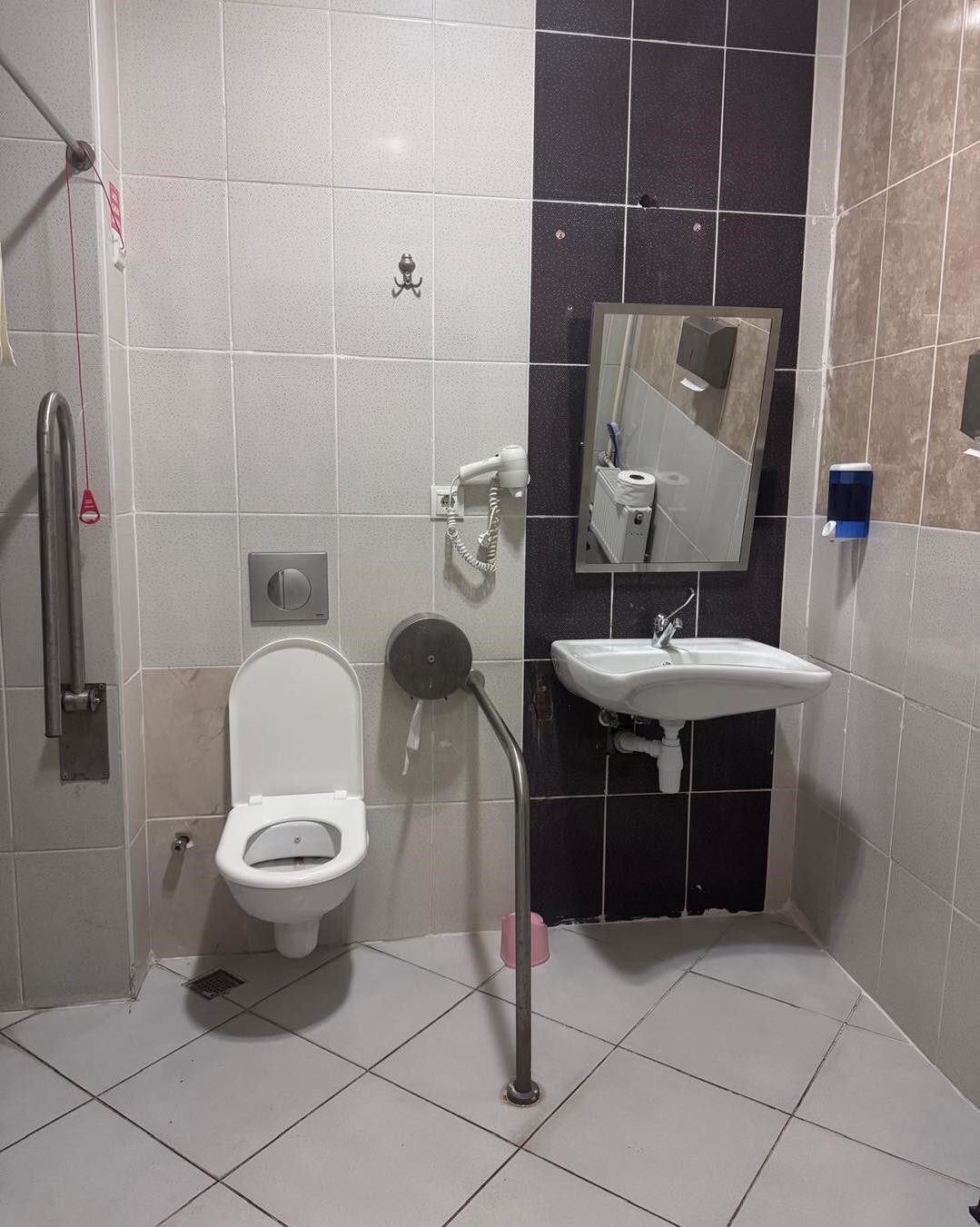 Karabük Eğitim ve Araştırma Hastanesi, hasta odaları ve ortak alanların