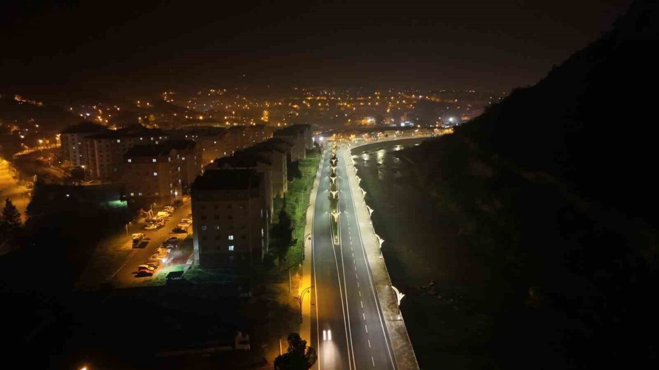 Karabük Belediyesi, Zonguldak ve Yenice Caddesi'nde altyapı ve üstyapı çalışmalarını