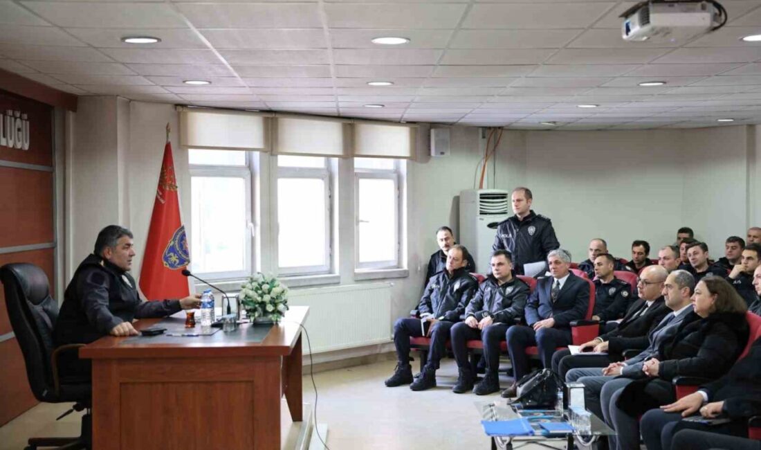 Erzurum’da Emniyet Müdürlüğü Tarafından Birim Amirleri Üzerine Toplantı Yapıldı Erzurum İl Emniyet Müdürü Onur Karaburun, birim amirleriyle yaptığı toplantıda