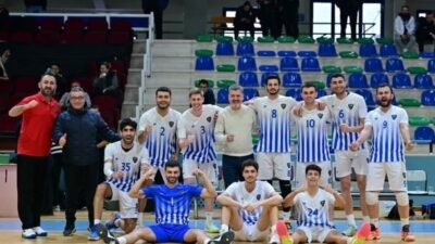 Karacabey Belediyespor, TVF 2. Lig'de Çerkezköy Voleybol Akademi'yi 3-0 yenerek
