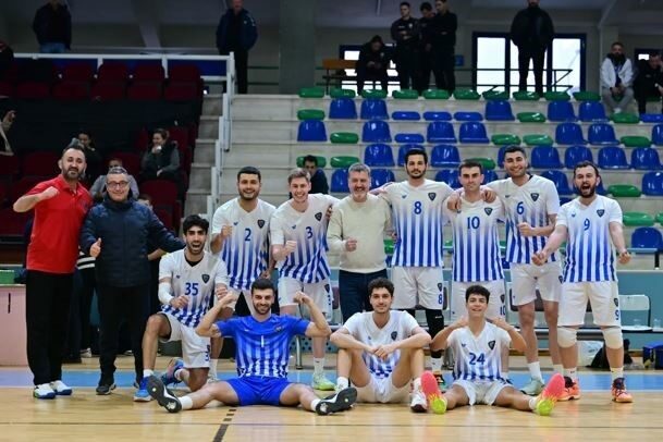 Karacabey Belediyespor, TVF 2. Lig'de Çerkezköy Voleybol Akademi'yi 3-0 yenerek