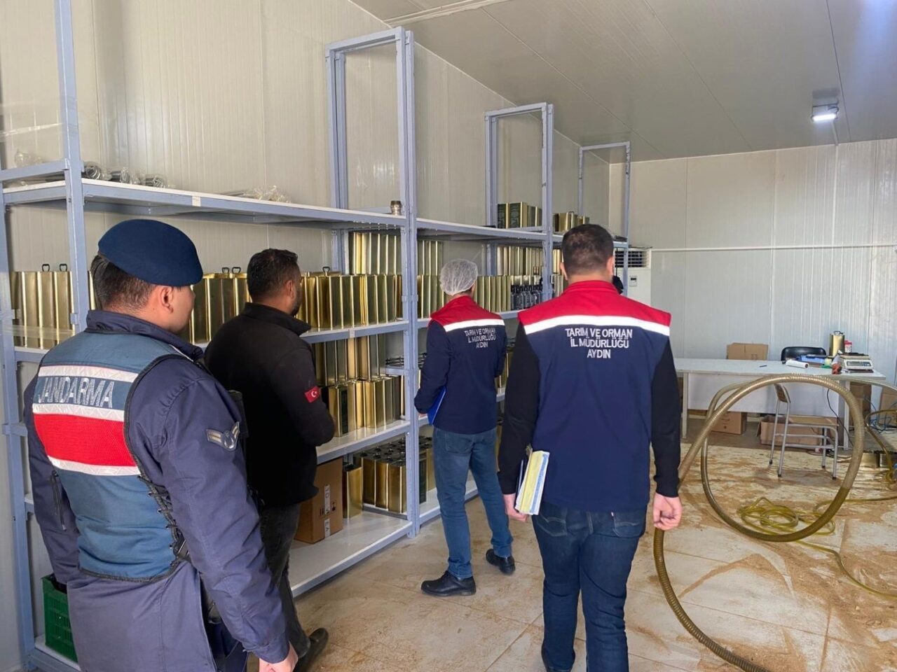 Aydın'ın Karacasu ilçesinde Kaymakamlık, gıda güvenliği için kapsamlı denetimler düzenliyor.