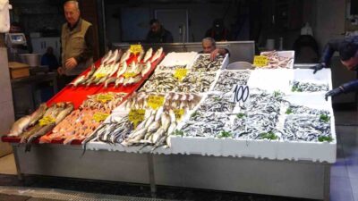 Karadeniz'de bu sezon hamsi bereketi yaşanırken, balıkçı Ahmet Çoğalmış, hamsinin