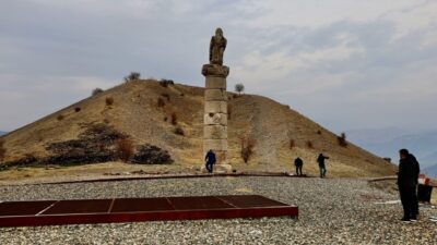 Adıyaman'ın Kahta ilçesindeki Karakuş Tümülüsü'nde sürdürülen aydınlatma projeleri, Kaymakam Muhammed