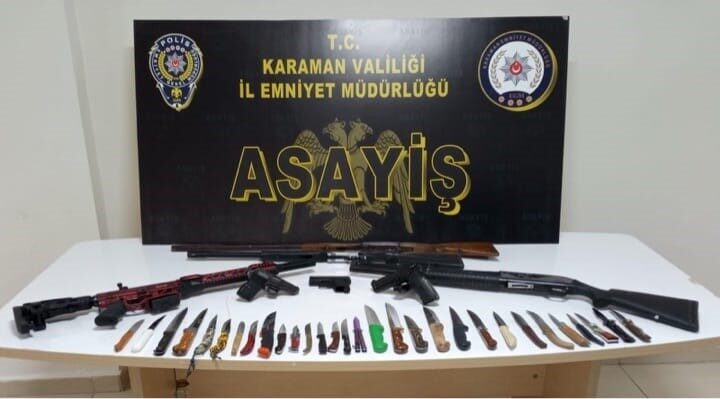 Karaman’daki Güvenlik Uygulamalarında Uyuşturucu ve Silahlar Ele Geçirildi, 10 Kişi Tutuklandı Karaman'da son bir haftada yapılan asayiş denetimlerinde 2 bin 694