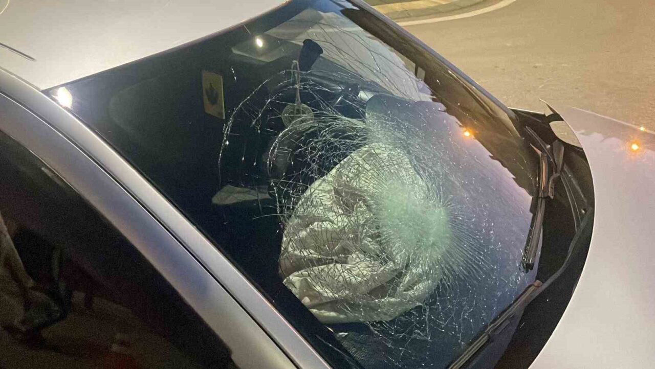 Karaman'da akşam saatlerinde Hürriyet Mahallesi'nde iki otomobilin çarpışması sonucu 6