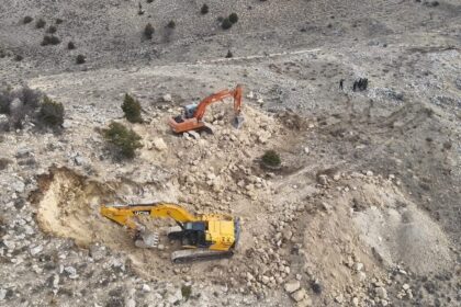 Karaman’da Kepçe ile Tarihi Eser Arayan 14 Kişi Jandarma Operasyonuyla Yakalandı