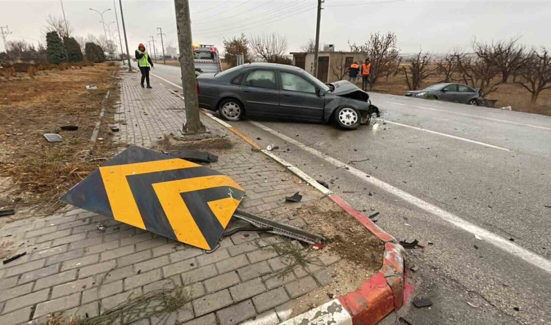 Karaman’da Trafik Kazası: İki Sürücü Yaralandı Karaman'ın Bahçelievler Mahallesi'nde gerçekleşen kazada, İ.E.Ö. yönetimindeki Volvo ile M.E.'nin