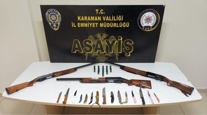 Karaman’da yapılan denetimlerde ruhsatsız av tüfekleri ve kaçak tütün ele geçirildi, 5 kişi tutuklandı.