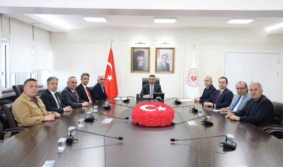 Zonguldak'ta Vali Osman Hacıbektaşoğlu, Çaycuma'nın Karapınar Beldesi'nde yapılacak anaokulu için