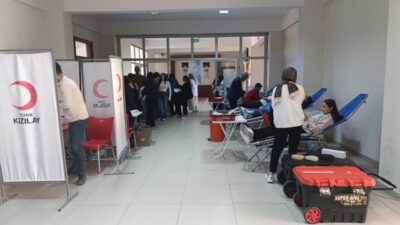 Karapınar'da Selçuk Üniversitesi Aydoğanlar Meslek Yüksekokulu'nda düzenlenen kan bağışı etkinliği,