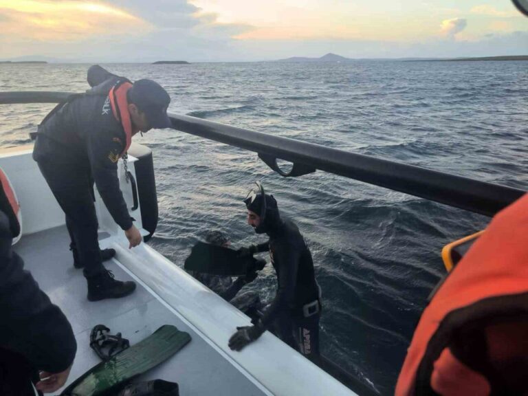 Bozcaada Açıklarında Karaya Oturan Zıpkın Avı Teknesi Kurtarıldı