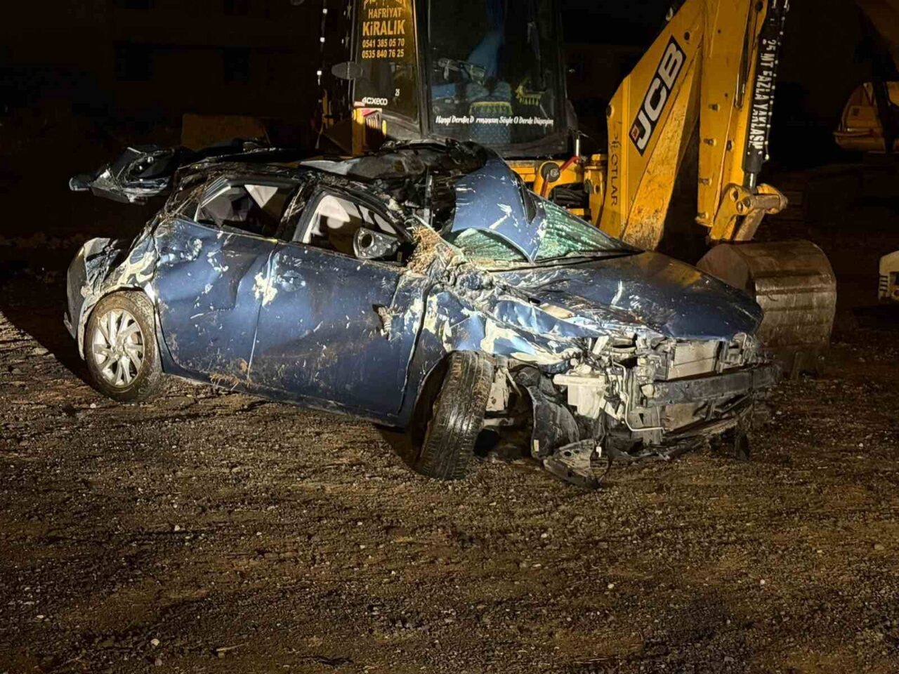 Erzurum'un Karayazı ilçesinde meydana gelen trafik kazasında, okuldan dönen üç