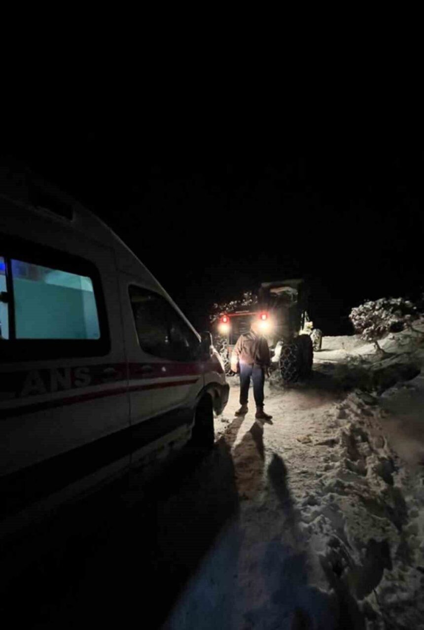 Yayladere’de kar ve tipide mahsur kalan ambulans, jandarma ve İdare ekipleri tarafından kurtarıldı.