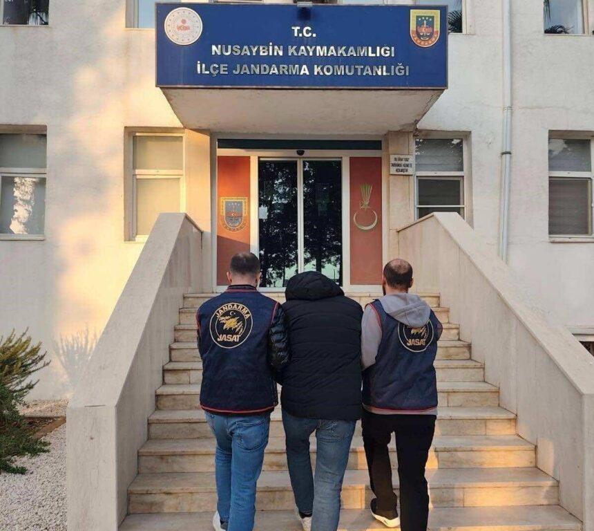 Mardin’de kargo kutularına elektronik eşyalar yerine sebze koyarak dolandırıcılık yapan şüpheli yakalandı.