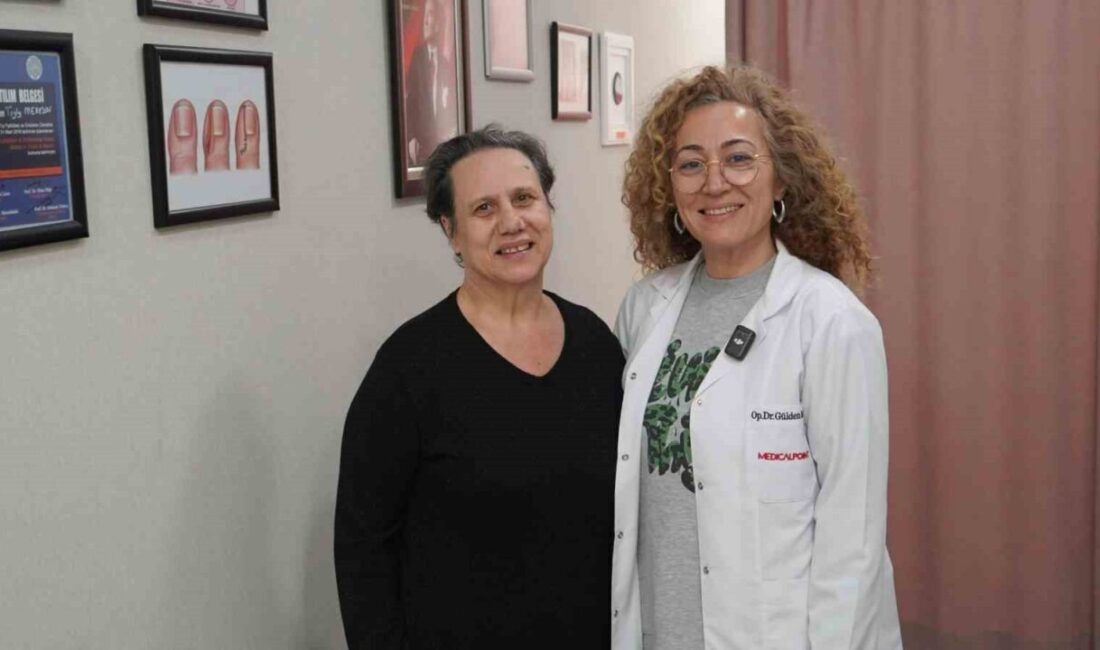 İzmir Ekonomi Üniversitesi Hastanesi’nde Başarılı Cerrahi Müdahale ile Sağlığına Kavuşan Yasemin Karpuz, Tedavi Sürecini Anlattı İzmir Ekonomi Üniversitesi Medical Point Hastanesi'nde tedavi edilen Yasemin Karpuz,