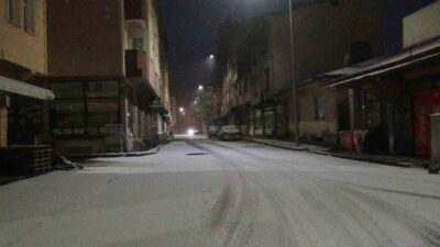 Kars, uzun bir aradan sonra karla buluştu. Gece başlayan yağış,