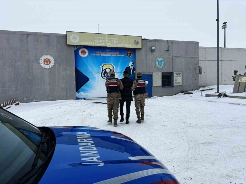 Kars’ta jandarma tarafından 15 yıl hapis cezası bulunan bir şüpheli yakalandı.