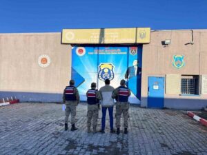 Kars'ta jandarma ekipleri, hakkında 5 yıl hapis cezası bulunan bir