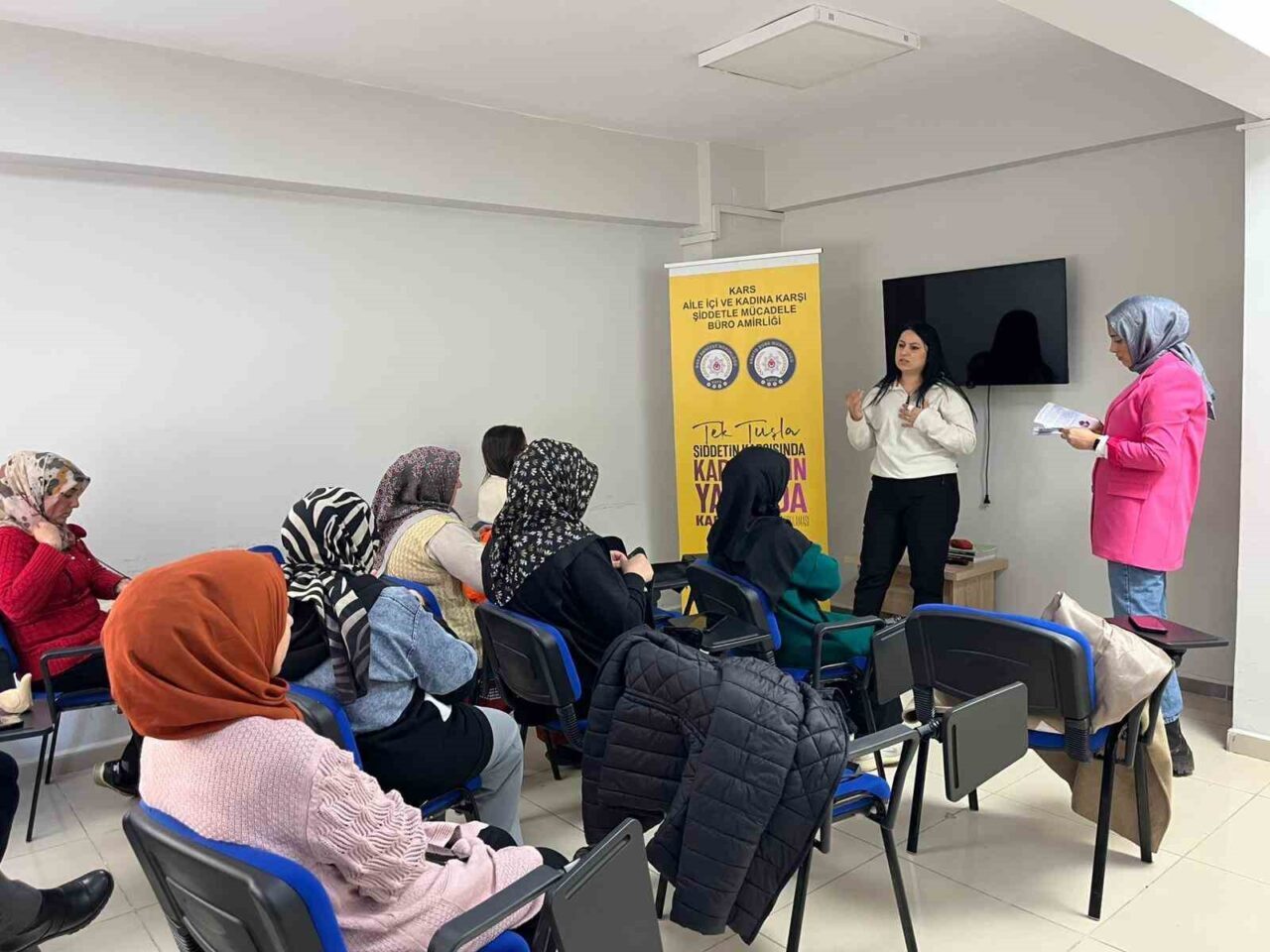 Kars’ta kadınlara yönelik KADES tanıtım etkinliği gerçekleştirildi. Aile İçi ve