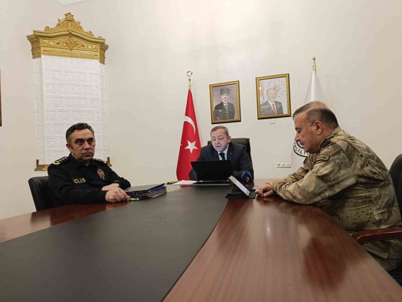 2025 Kasım Ayı Asayiş ve Güvenlik Toplantısı Vali Ziya Polat’ın Başkanlığında Gerçekleştirildi